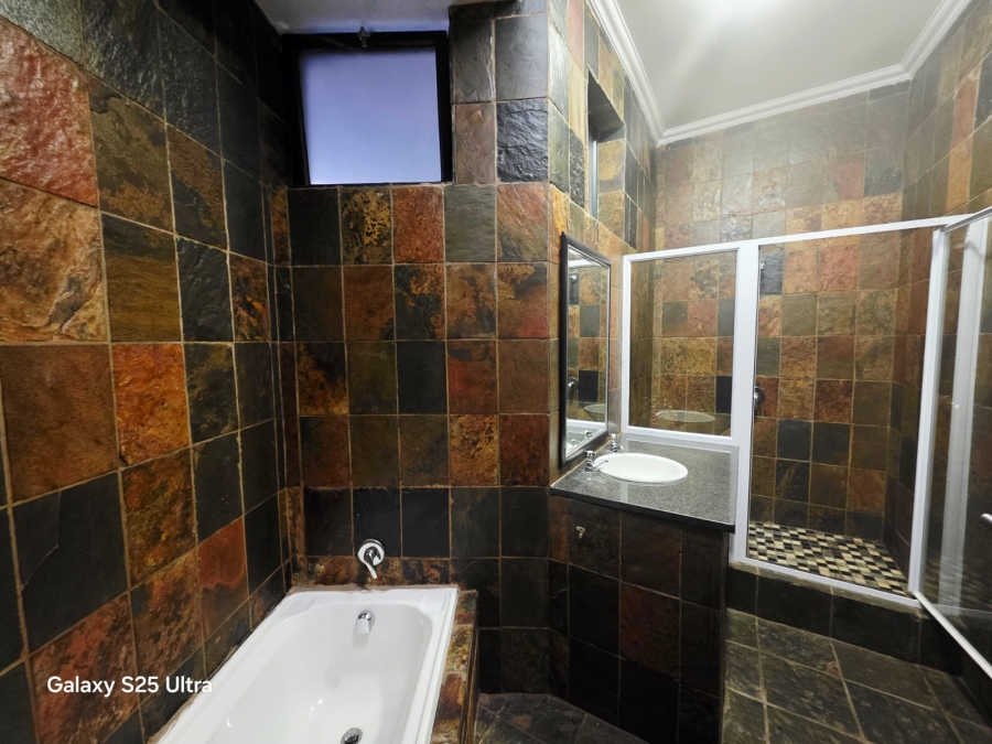 6 Bedroom Property for Sale in Magalieskruin Gauteng