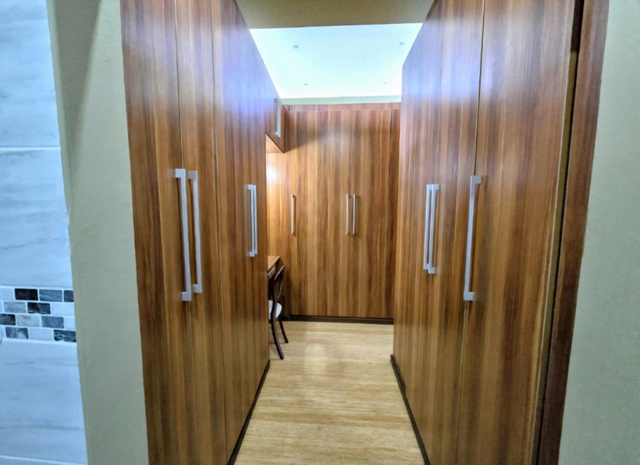 6 Bedroom Property for Sale in Magalieskruin Gauteng