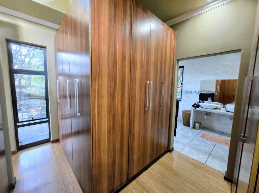 6 Bedroom Property for Sale in Magalieskruin Gauteng