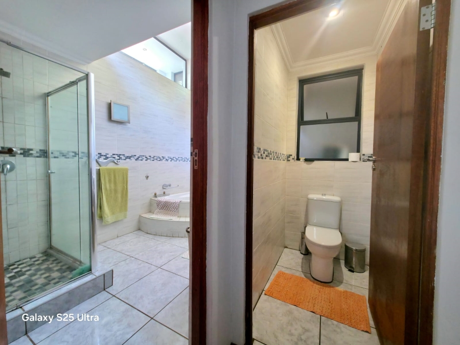 6 Bedroom Property for Sale in Magalieskruin Gauteng