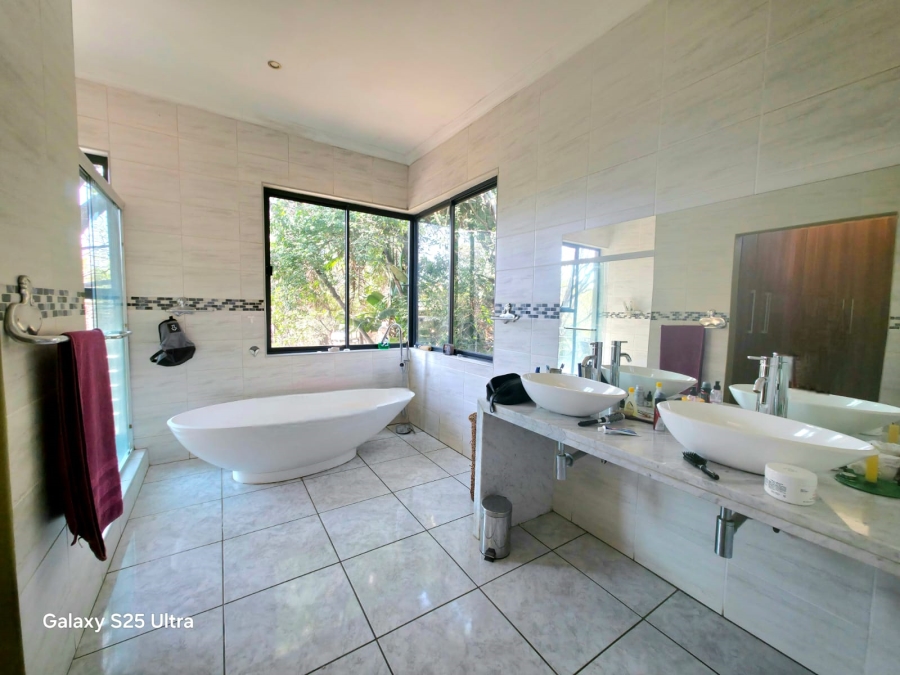 6 Bedroom Property for Sale in Magalieskruin Gauteng