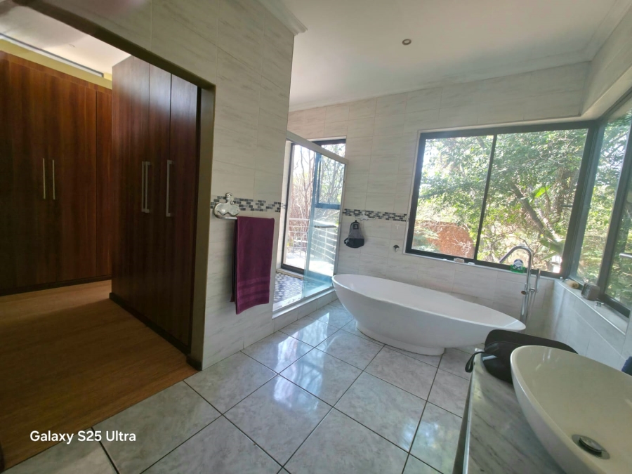 6 Bedroom Property for Sale in Magalieskruin Gauteng