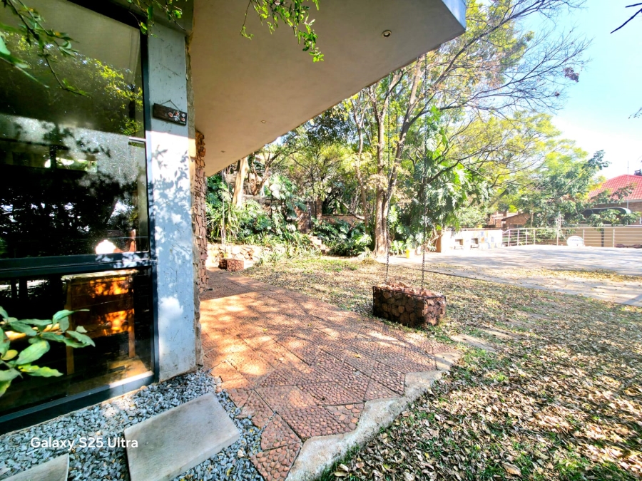 6 Bedroom Property for Sale in Magalieskruin Gauteng