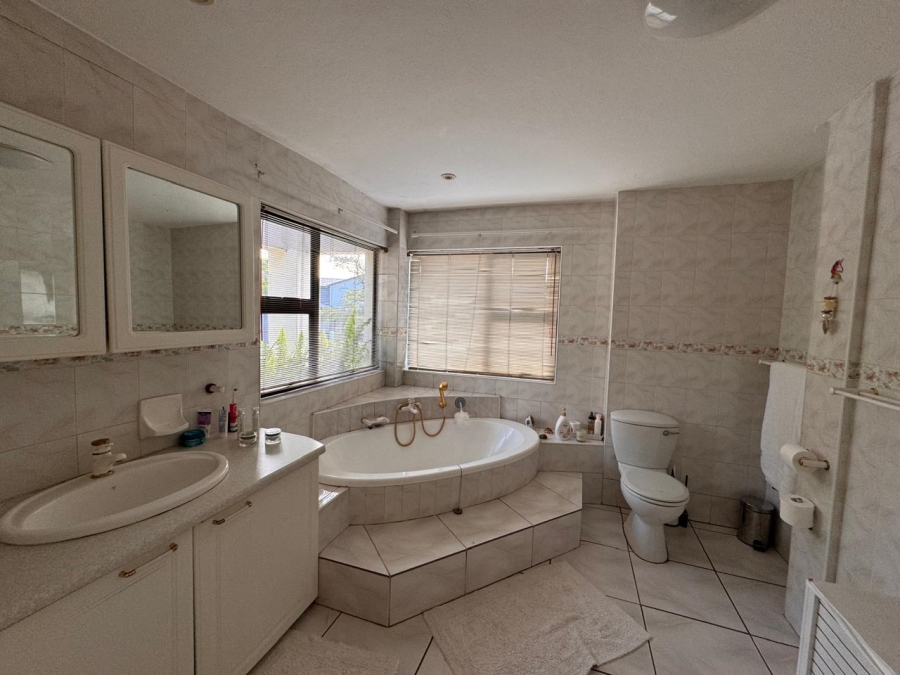 3 Bedroom Property for Sale in Silver Lakes Golf Estate Gauteng