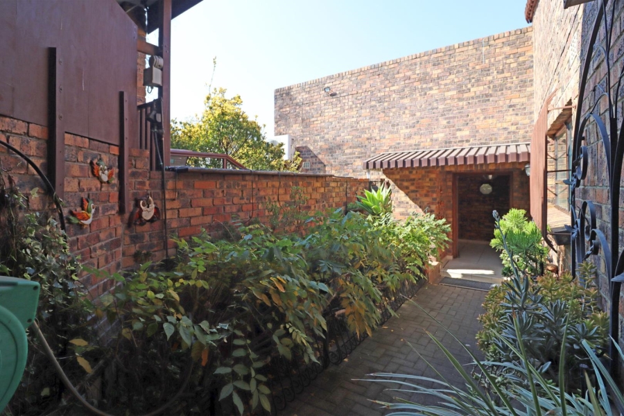 4 Bedroom Property for Sale in Paulshof Gauteng