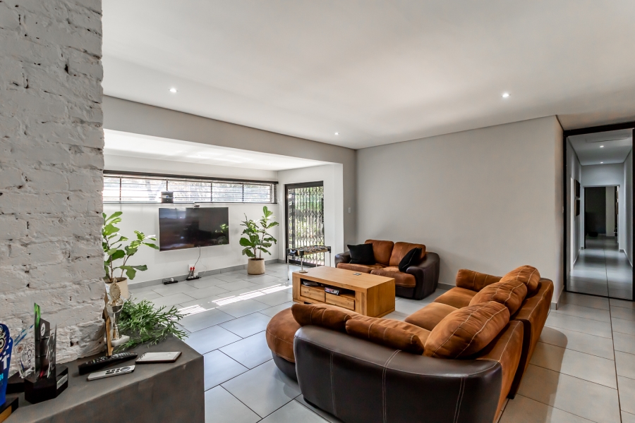 4 Bedroom Property for Sale in Waverley Gauteng