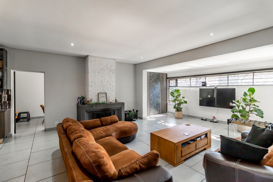 4 Bedroom Property for Sale in Waverley Gauteng