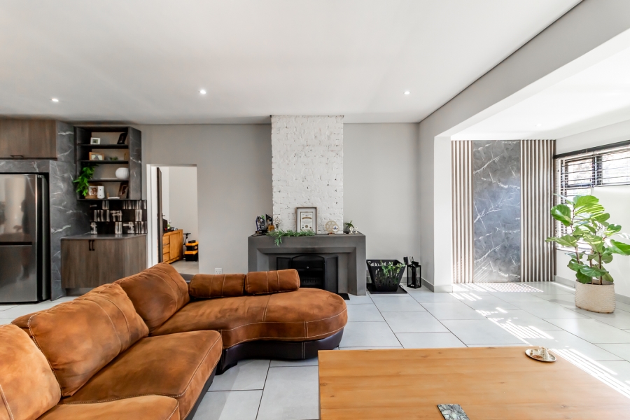 4 Bedroom Property for Sale in Waverley Gauteng