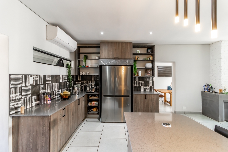 4 Bedroom Property for Sale in Waverley Gauteng