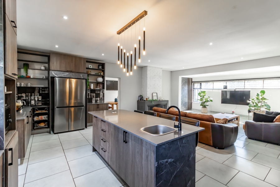 4 Bedroom Property for Sale in Waverley Gauteng