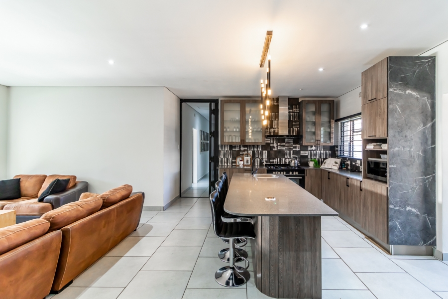 4 Bedroom Property for Sale in Waverley Gauteng