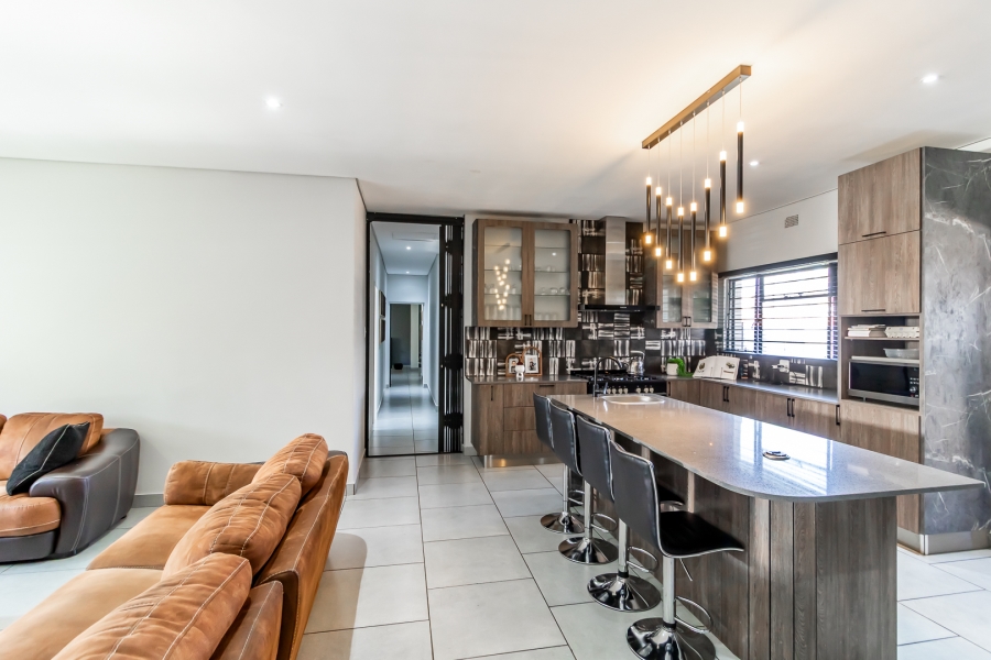 4 Bedroom Property for Sale in Waverley Gauteng
