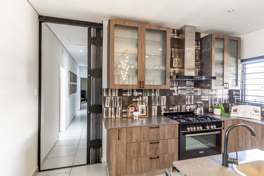 4 Bedroom Property for Sale in Waverley Gauteng