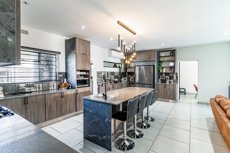 4 Bedroom Property for Sale in Waverley Gauteng