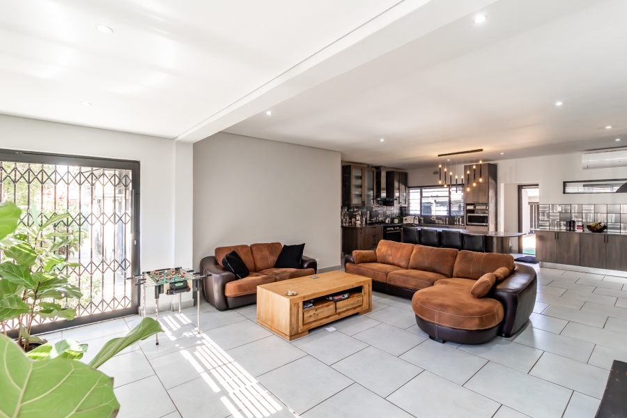 4 Bedroom Property for Sale in Waverley Gauteng