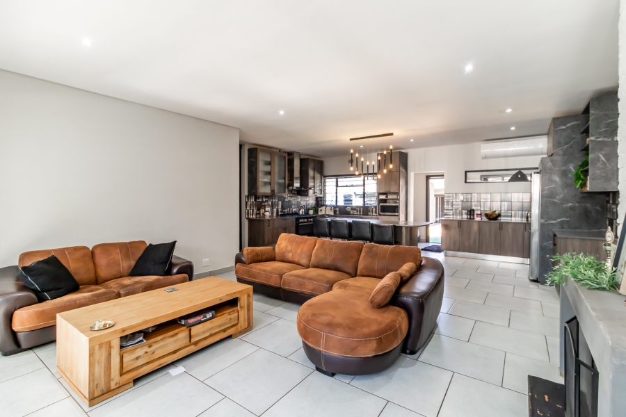 4 Bedroom Property for Sale in Waverley Gauteng