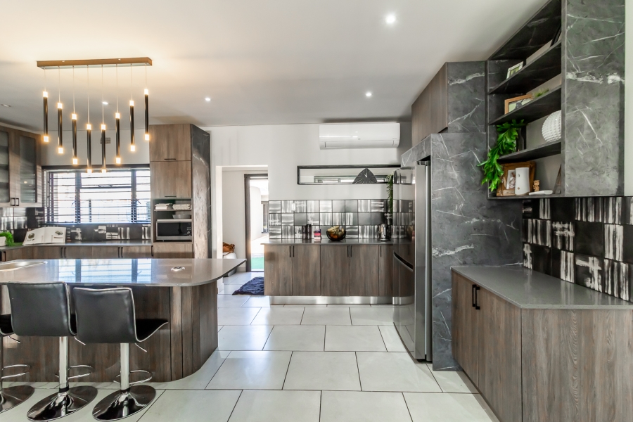 4 Bedroom Property for Sale in Waverley Gauteng