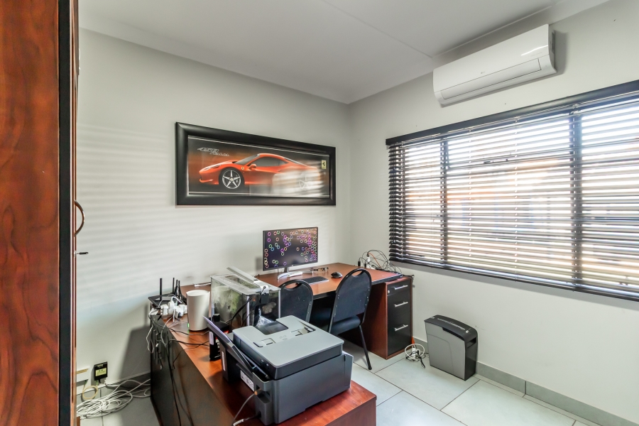 4 Bedroom Property for Sale in Waverley Gauteng