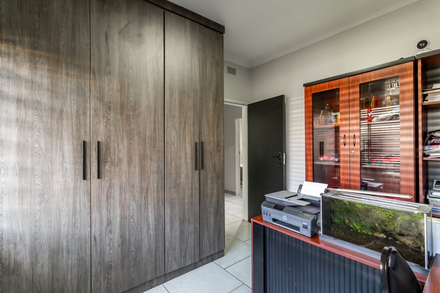 4 Bedroom Property for Sale in Waverley Gauteng
