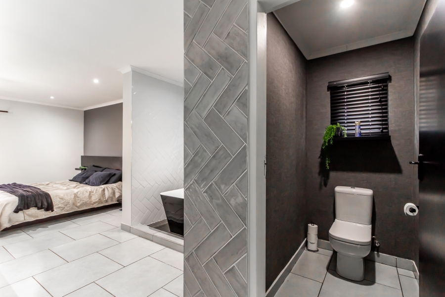 4 Bedroom Property for Sale in Waverley Gauteng