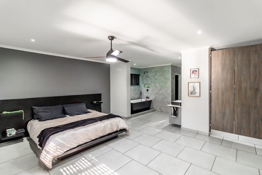 4 Bedroom Property for Sale in Waverley Gauteng