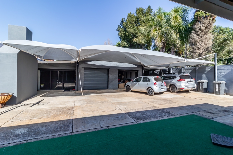 4 Bedroom Property for Sale in Waverley Gauteng