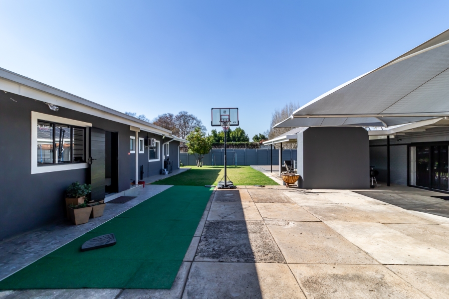 4 Bedroom Property for Sale in Waverley Gauteng