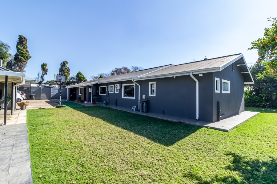 4 Bedroom Property for Sale in Waverley Gauteng