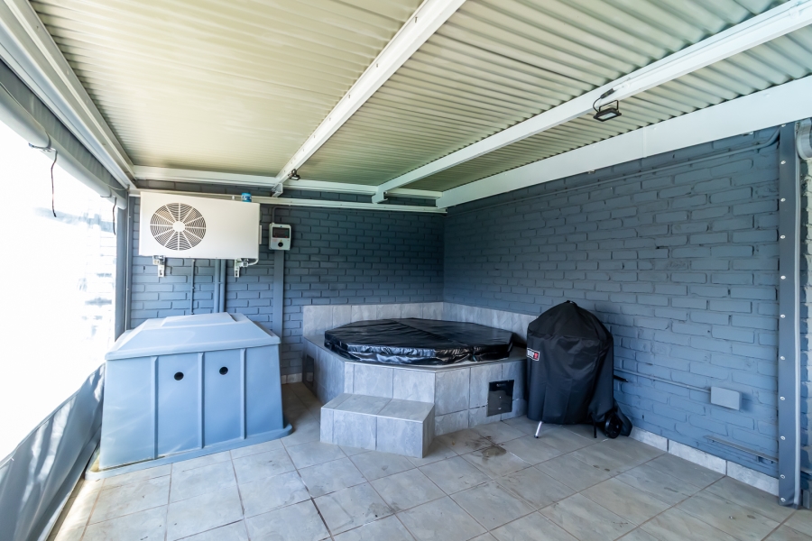 4 Bedroom Property for Sale in Waverley Gauteng