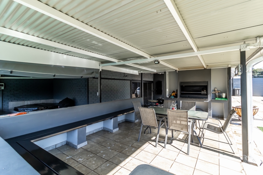 4 Bedroom Property for Sale in Waverley Gauteng