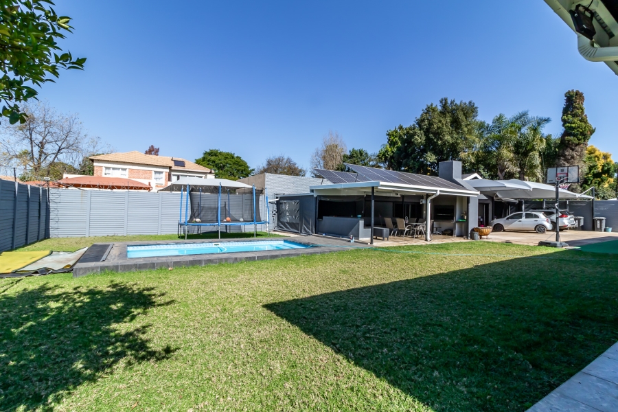 4 Bedroom Property for Sale in Waverley Gauteng