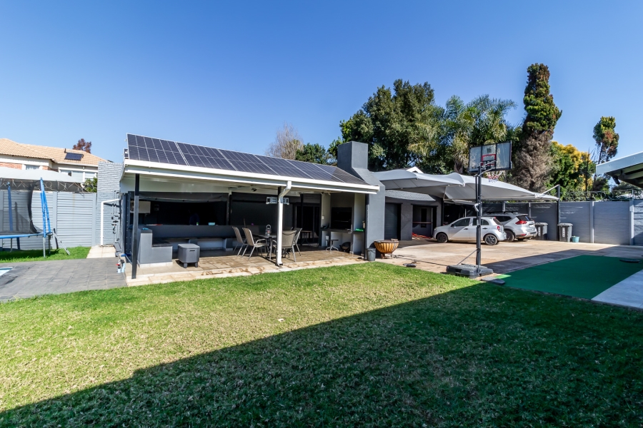 4 Bedroom Property for Sale in Waverley Gauteng