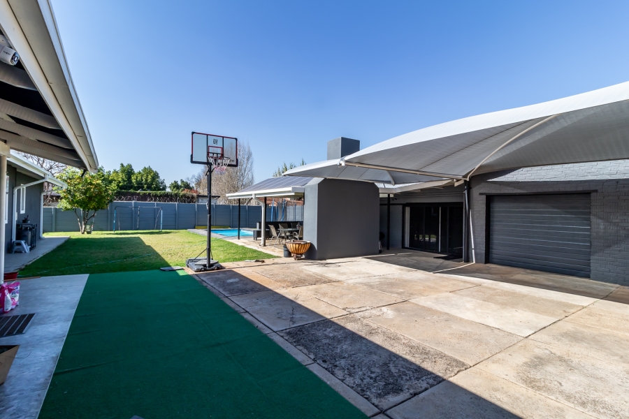 4 Bedroom Property for Sale in Waverley Gauteng
