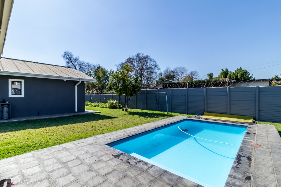 4 Bedroom Property for Sale in Waverley Gauteng