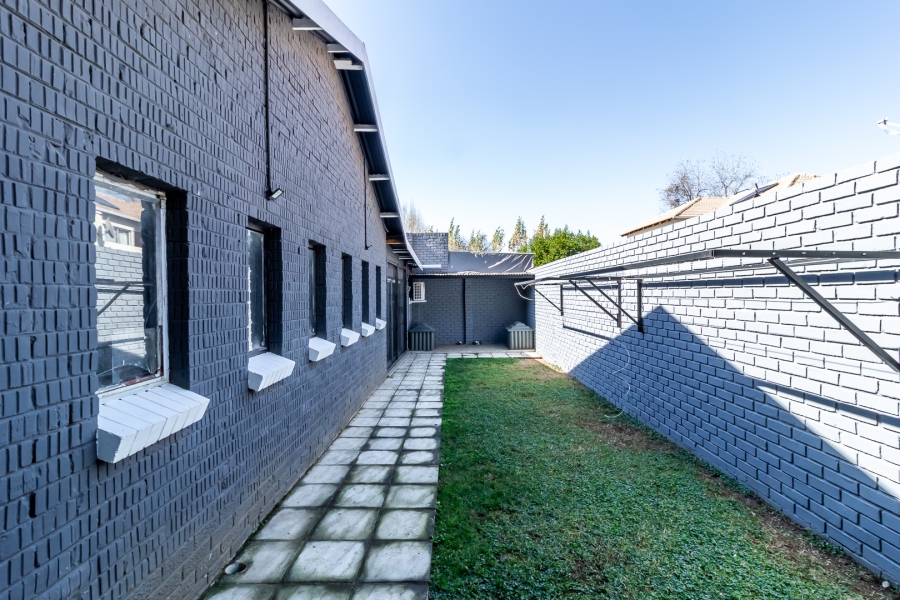 4 Bedroom Property for Sale in Waverley Gauteng