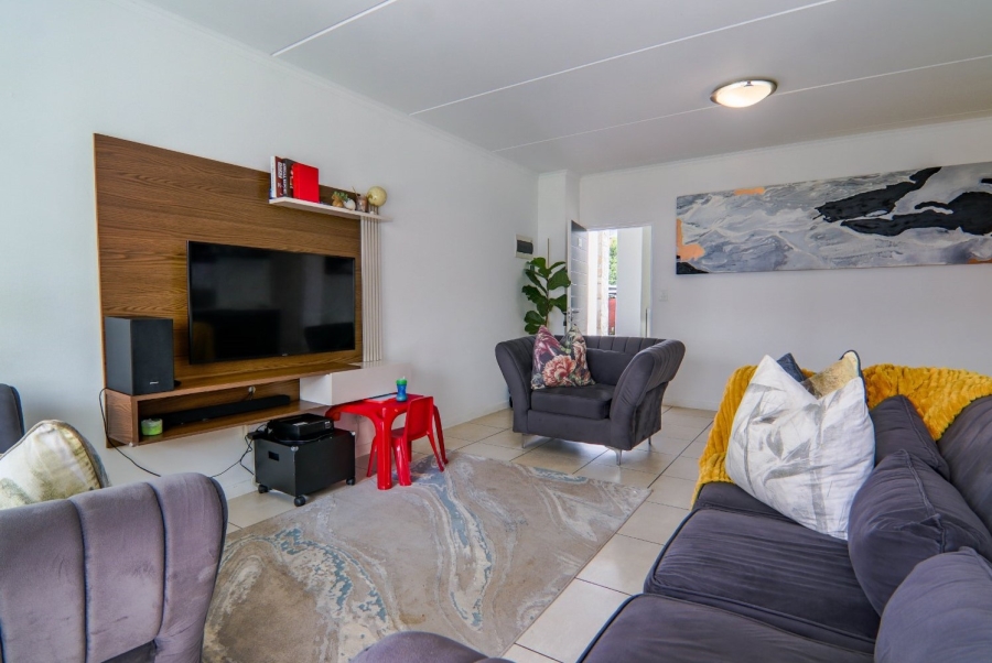 3 Bedroom Property for Sale in Greenstone Crest Gauteng