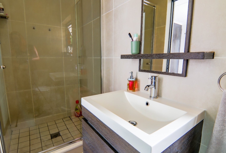 3 Bedroom Property for Sale in Greenstone Crest Gauteng