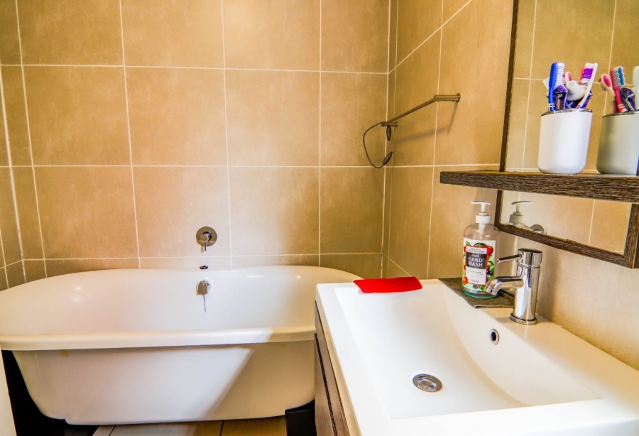3 Bedroom Property for Sale in Greenstone Crest Gauteng