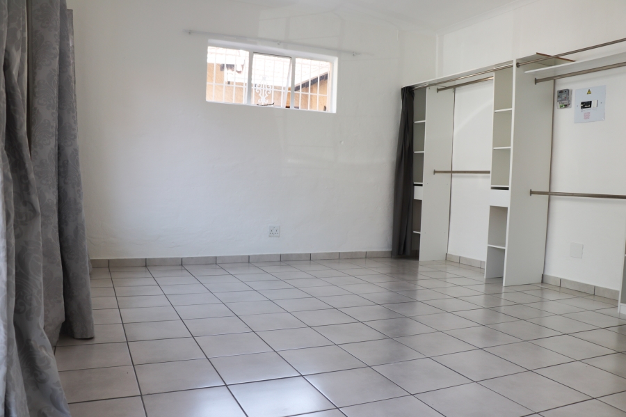 To Let 0 Bedroom Property for Rent in Blairgowrie Gauteng