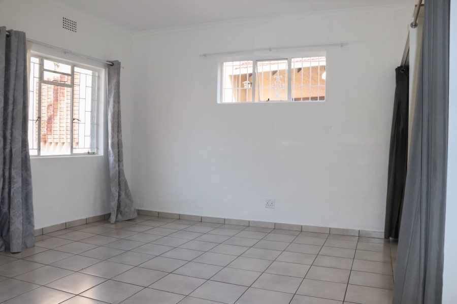 To Let 0 Bedroom Property for Rent in Blairgowrie Gauteng