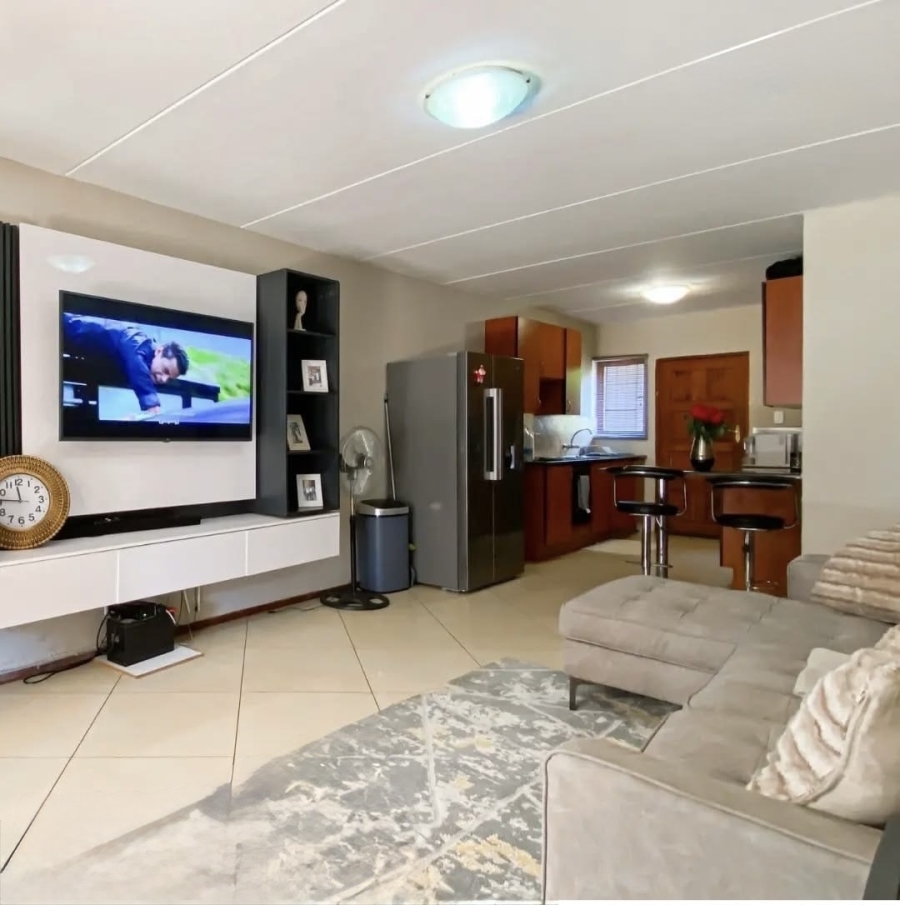 2 Bedroom Property for Sale in Little Falls Gauteng