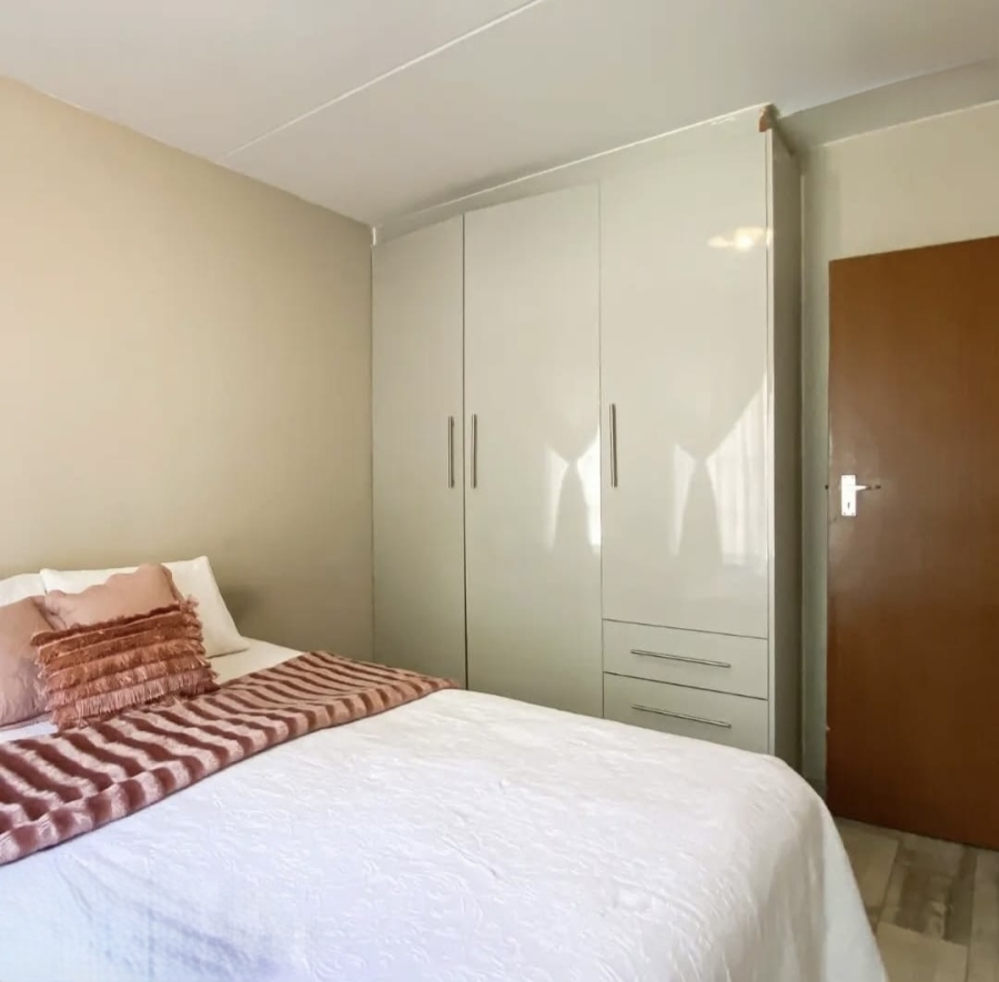 2 Bedroom Property for Sale in Little Falls Gauteng