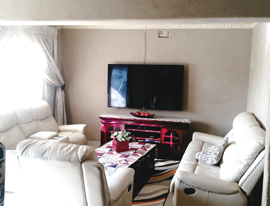4 Bedroom Property for Sale in Etwatwa Gauteng