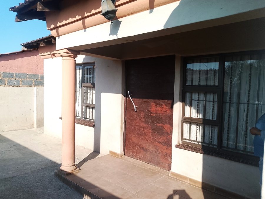 4 Bedroom Property for Sale in Etwatwa Gauteng