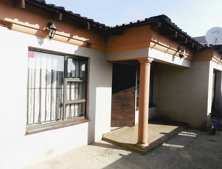 4 Bedroom Property for Sale in Etwatwa Gauteng