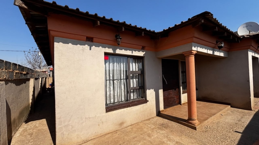 4 Bedroom Property for Sale in Etwatwa Gauteng