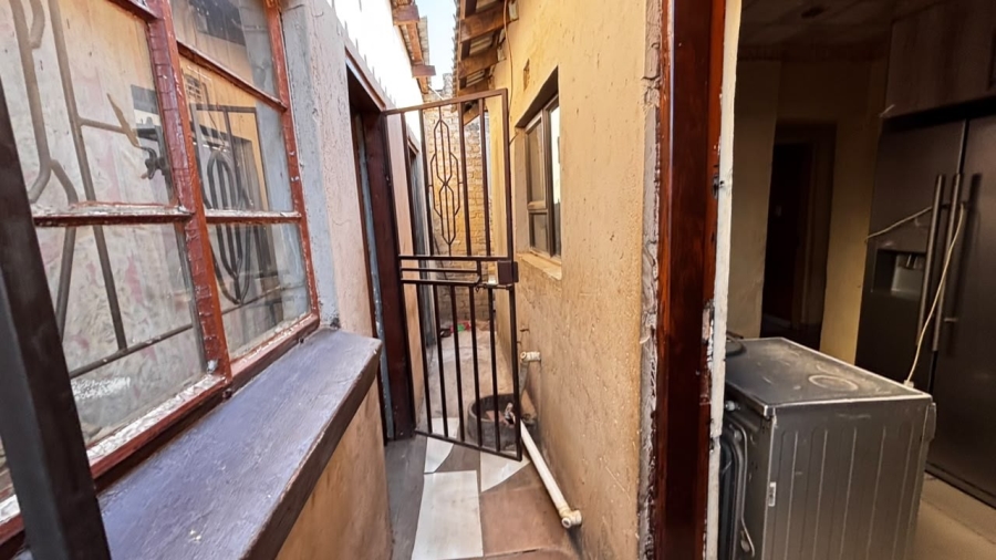 4 Bedroom Property for Sale in Etwatwa Gauteng