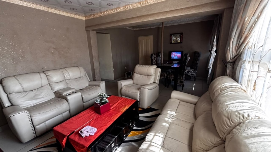 4 Bedroom Property for Sale in Etwatwa Gauteng