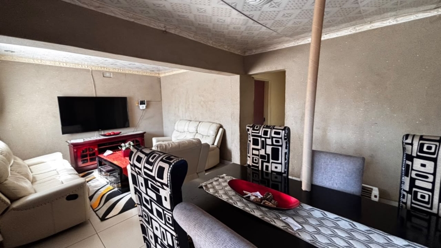 4 Bedroom Property for Sale in Etwatwa Gauteng