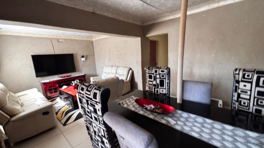 4 Bedroom Property for Sale in Etwatwa Gauteng